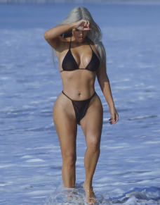  Kim Kardashian 