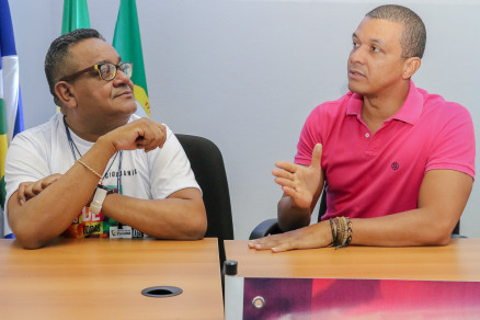 Representantes da comunidade LGBT, Valdomiro Arruda e Alexsanders Virgulino