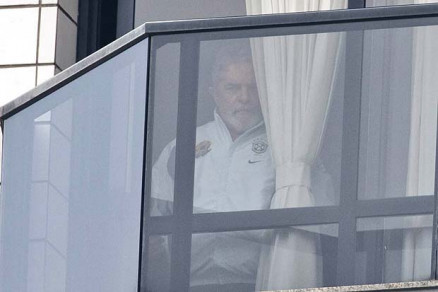 O ex-presidente Luiz Incio Lula da Silva, no apartamento onde mora em So Bernardo do Campo (SP)
