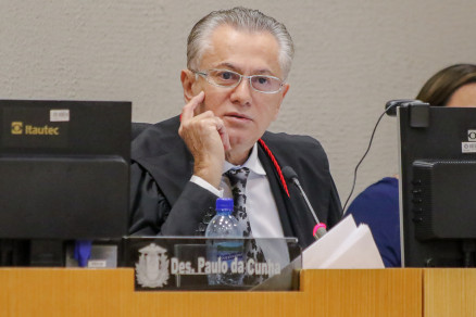 O desembargador Orlando Perri, que revogou a priso preventiva da mdica Letcia Bortolini