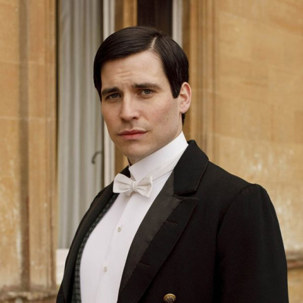 O ator Rob James-Collier em Downton Abbey