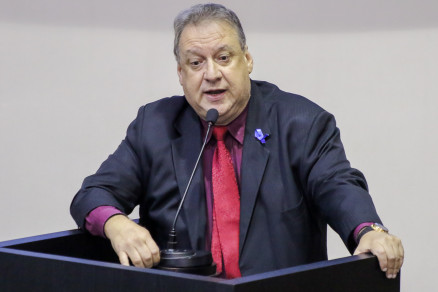 O deputado Romoaldo J�nior, que � contr�rio � redu��o de verba indenizat�ria