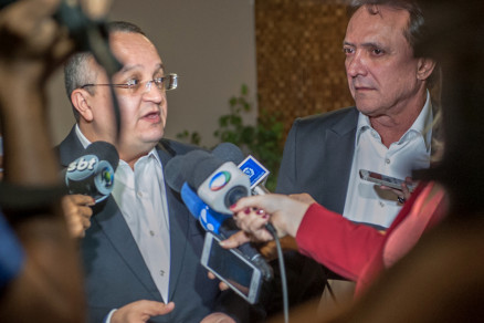 O governador Pedro Taques e o conselheiro Ant�nio Joaquim: embate