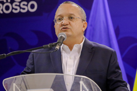O governador Pedro Taques: pagamento integral de servidores