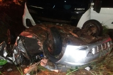 Casal ficou preso s ferragens de veculo e no resistiu aos ferimentos