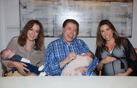 Iris Abravanel com o neto Lucas, Silvio Santos com a net Nina e Patricia Abravanel