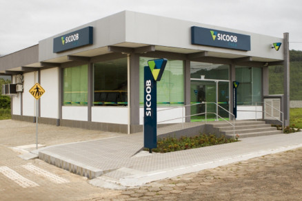 PM foi acionada aps o roubo no Sicoob e chegou a fazer buscas pela regio