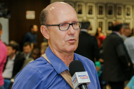 O deputado Carlos Avalone: 