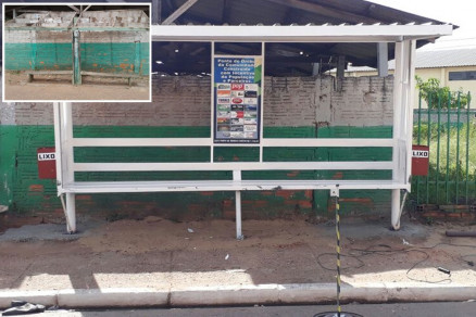 Novo ponto de nibus foi inaugurado pelos moradores na tarde de segunda-feira