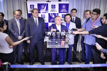 O governador Pedro Taques se reuniu com presidentes de Poderes e instituies, no Palcio Paiagus, nesta sexta 