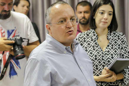 O governador Pedro Taques: processo de impeachment na AL