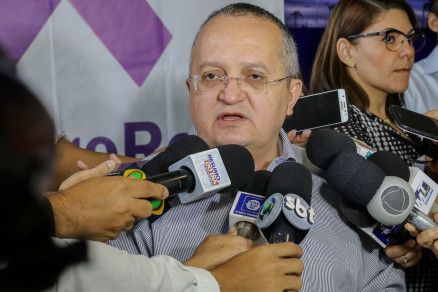 O governador Pedro Taques, que citou multa de R$ 100 milhes em caso de resciso 