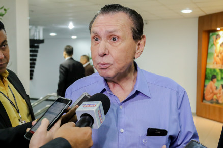 O deputado Carlos Bezerra, que est internado no Hospital Santa Rosa