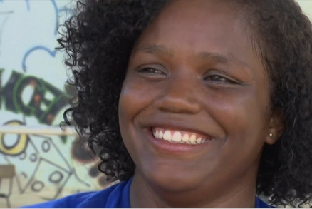 Isis Paes da Cruz, atleta na modalidade de Goalball