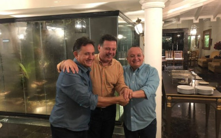 O deputado federal Nilson Leit�o, o governador de Goi�s, Marconi Perillo, e o governador do Mato Grosso, Pedro Taques