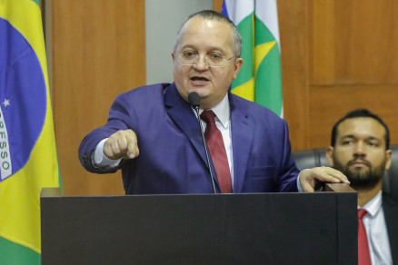 O goverandor Pedro Taques, durante sesso solene na Assembleia Legislativa