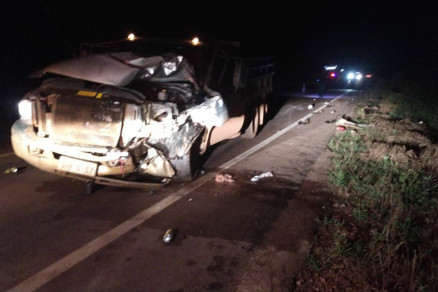 Caminhonete colidiu de frente com a motocicleta; famlia morreu na hora