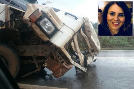 Caminhonete e carreta bateram de frente