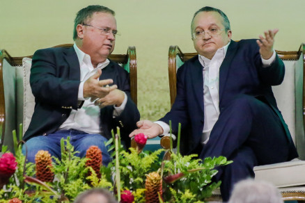 O ministro da Agricultura Blairo Maggi e o governador Pedro Taques: cenrio competitivo 