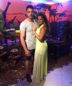 Viviane com Klaus em sua festa de 43 anos 