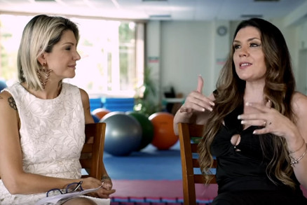 Antonia Fontenelle e a cantora Simony durante entrevista