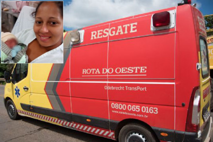  La�s Carolina Pereira, 19 anos, com um dos g�meos no colo