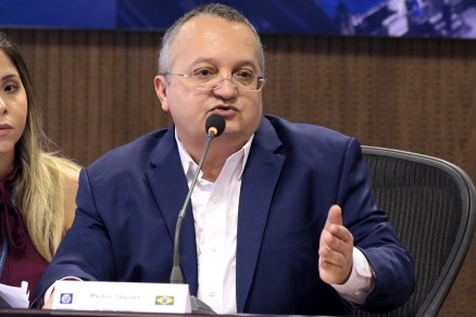 O governador Pedro Taques: investiga��o na Controladoria Geral do Estado