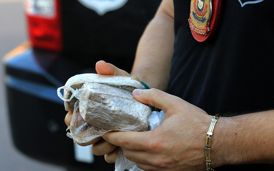 Polícia prende casal acusado de tráfico de drogas em Cuiabá