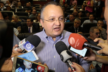 O governador Pedro Taques, que ironizou crticas de Mauro Mendes 