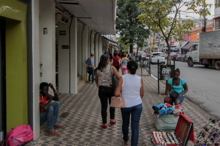Segundo a CDL, comrcio tem permisso para funcionar neste feriado em Cuiab