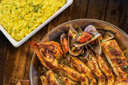 Restaurante tem amplo cardpio com frutos do mar e bebidas diferenciadas