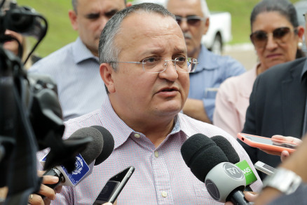 O governador Pedro Taques, que falou sobre a suspens�o da RGA nesta quinta