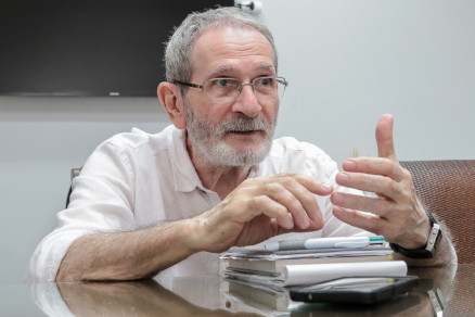 O professor Carlos Rosa, que  doutor em Histria Social: divergncia sobre fundao de Cuiab