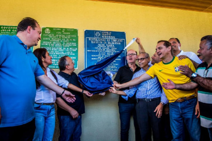 O governador Pedro Taques e secretrios de Estado durante a reabertura do local