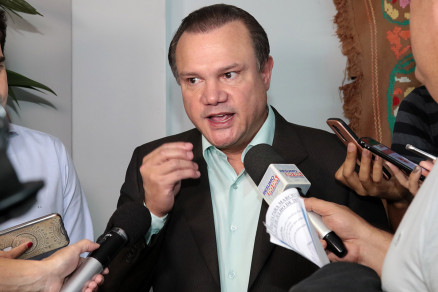 O senador e pr-candidato ao Governo Wellington Fagundes, que mantm projeto