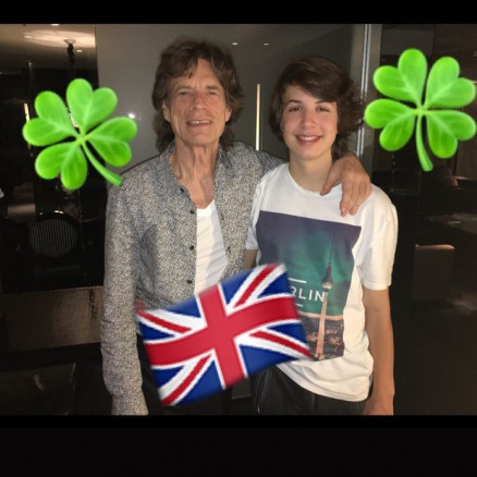 O cantor Mick Jagger com o filho, Lucas Jagger