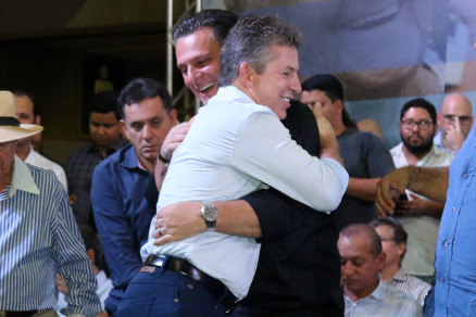 O governador Mauro Mendes e o ex-vice Carlos Fvaro