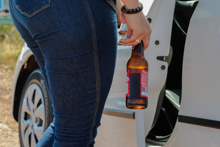 Eleitores flagrados consumindo �lcool podem ser punidos com deten��o e multa