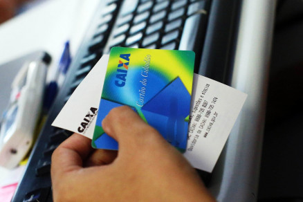  Tem direito ao abono quem recebeu, em mdia, at 2 salrios mnimos mensais