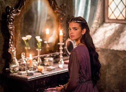 Bruna Marquezine vive a vil Catarina em Deus Salve o Rei