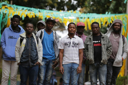 Haitianos chegam a Mato Grosso em busca de emprego e melhores condies de vida