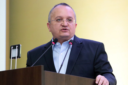 O governador e candidato  reeleio Pedro Taques: resposta a Mendes