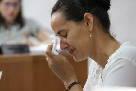 Jane Claro chora durante depoimento no Frum Criminal de Cuiab