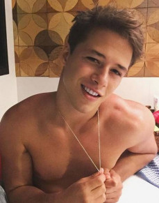 O  gal de 23 anos est em seu primeiro papel na TV
