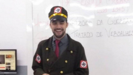 Gabriel Tebaldi se vestiu de nazista para dar aula