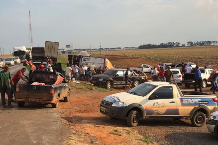O produto se espalhou pela pista e foi todo perdido no saque