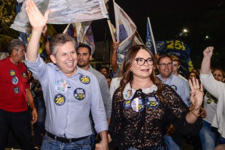 Mauro Mendes e a esposa, Virgnia, no Centro de Eventos do Pantanal