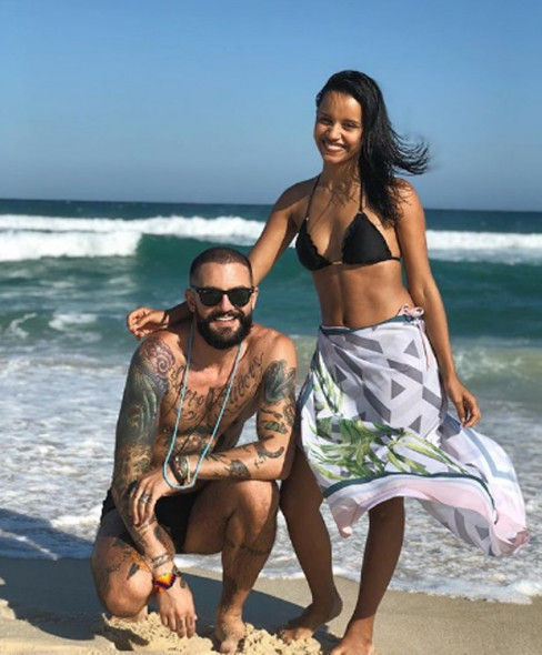 Midianews Gleici Damasceno E Wagner Santiago Posam Juntinhos Em Praia