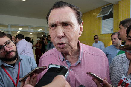 O deputado Carlos Bezerra, que criticou postura de Valtenir Pereira