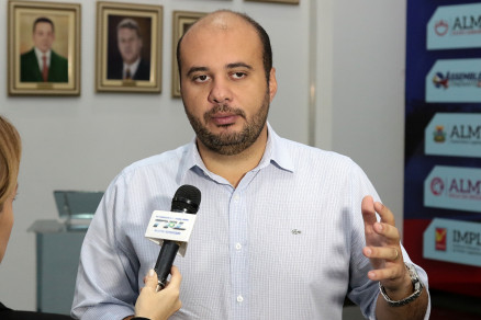 O l�der do Governo na Assembleia Legislativa, deputado Leonardo Albuquerque